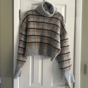 ZARA PLAID CROPPED ALOACA SWEATER SIZE L